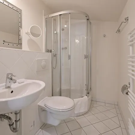 11 Celia Ruegen 公寓 *